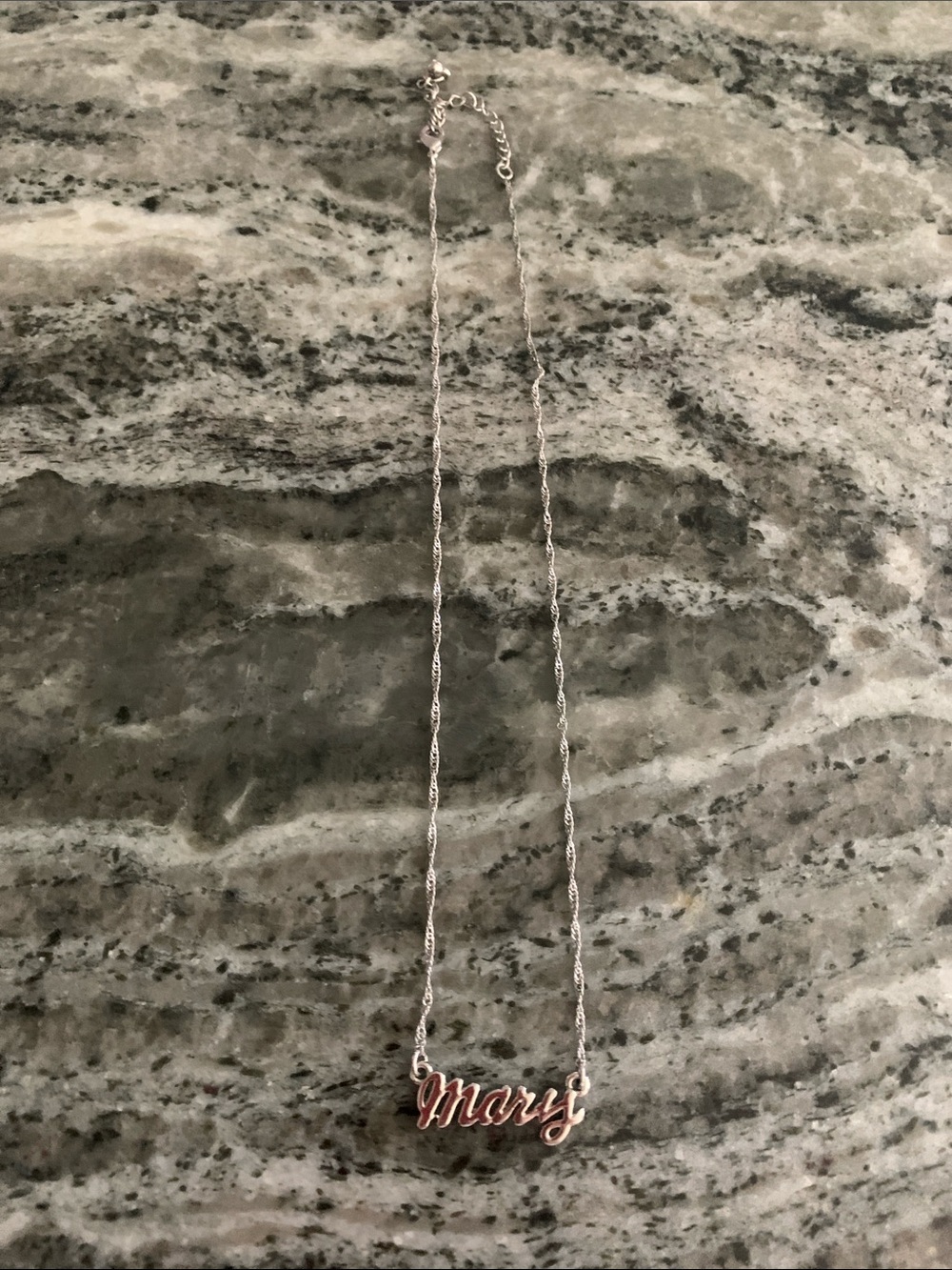 Mary necklace silver toned